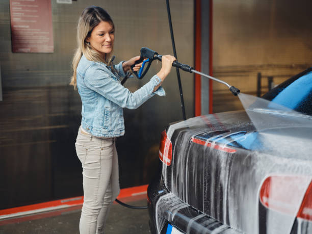 Best Sidewalk Pressure Washing  in Redmond, WA